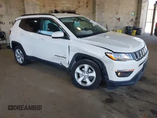 2019 Jeep Compass Latitude z VIN 3C4NJDBB1KT813958, wystawiony jako IAAI lot #42172608 z przebiegiem 17 419 mil mil oraz . Historia ofert i sprzedaży dostępna na DreamBid. Obrazek 1.