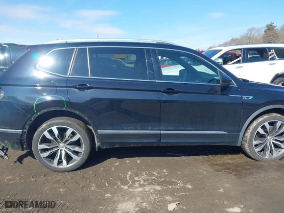 2020 Volkswagen Tiguan SEL Premium R-Line with VIN 3VV4B7AX8LM164745, listed as a IAAI auction lot 41628418 with 38,353 mi miles. Bid and sale history available at carsss.com. Image 14.