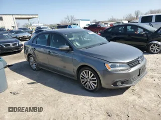 2011 Volkswagen Jetta SEL с VIN 3VWLX7AJ2BM330101, выставлен на аукционе Copart как лот 47774335 с пробегом 183 472 миль миль и Списание • Salvage title. История ставок и продаж доступна на DreamBid. Изображение 4.