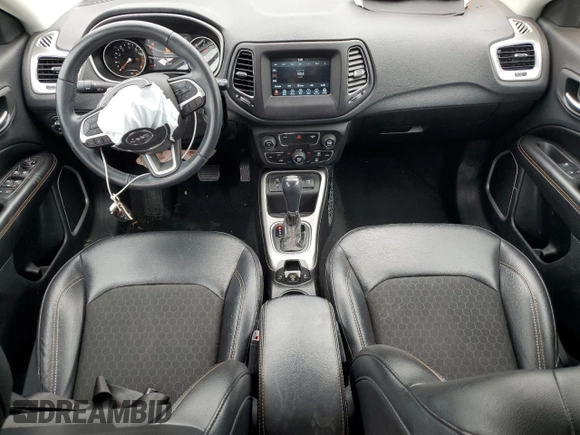 2018 Jeep Compass Latitude with VIN 3C4NJCBB0JT376754, listed as a Copart auction lot 58494345 with 93,092 mi miles and Salvage title. Bid and sale history available at DreamBid. Image 8.