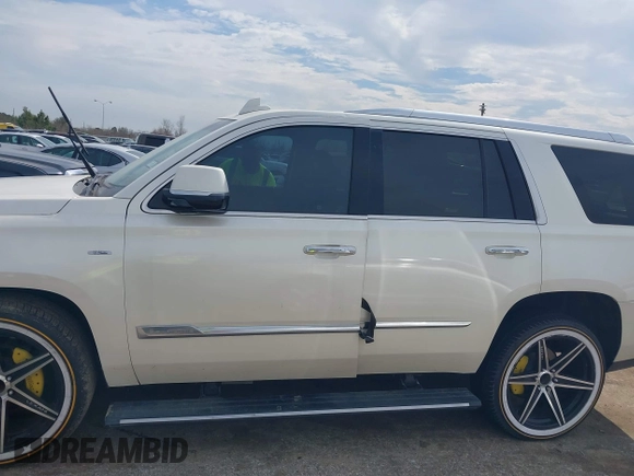 2015 Cadillac Escalade Premium z VIN 1GYS3NKJ1FR553712, wystawiony jako IAAI lot #41660900 z przebiegiem 93 423 mil mil oraz . Historia ofert i sprzedaży dostępna na DreamBid. Obrazek 14.