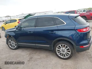 2015 Lincoln MKC z VIN 5LMCJ1A92FUJ36590, wystawiony jako IAAI lot #42130054 z przebiegiem 121 681 mil mil oraz . Historia ofert i sprzedaży dostępna na DreamBid. Obrazek 15.