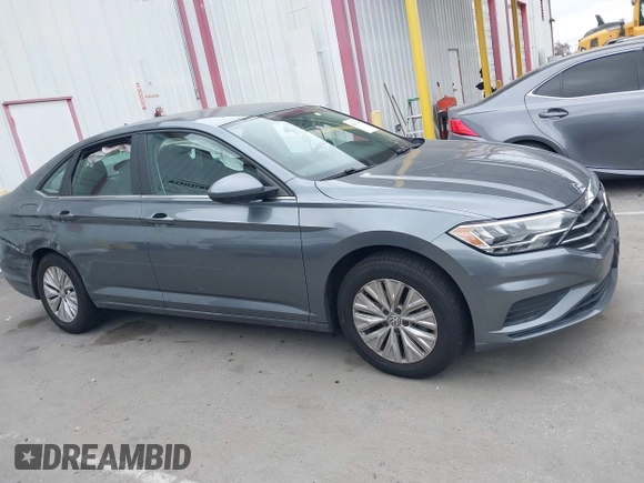 2020 Volkswagen Jetta S z VIN 3VWCB7BUXLM069700, wystawiony jako IAAI lot #42373109 z przebiegiem 66 141 mil mil oraz . Historia ofert i sprzedaży dostępna na DreamBid. Obrazek 13.