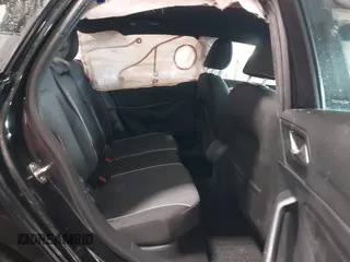 2025 Volkswagen Jetta Sport z VIN 3VWBX7BU2SM017442, wystawiony jako IAAI lot #41387314 z przebiegiem 1 498 mil mil oraz . Historia ofert i sprzedaży dostępna na DreamBid. Obrazek 8.