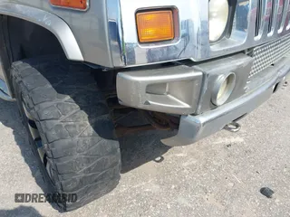 2004 Hummer H2 z VIN 5GRGN23U34H105809, wystawiony jako IAAI lot #42456055 z przebiegiem Nie podano mil oraz . Historia ofert i sprzedaży dostępna na DreamBid. Obrazek 17.