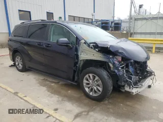 2022 Toyota Sienna LE z VIN 5TDKSKFC9NS049704, wystawiony jako Copart lot #41782995 z przebiegiem 8 014 mil mil oraz Szkoda całkowita • Salvage title. Historia ofert i sprzedaży dostępna na DreamBid. Obrazek 4.