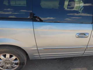 2003 Chrysler Town & Country Limited with VIN 2C8GP64LX3R360516, listed as a IAAI auction lot 42083148 with 185,244 mi miles. Bid and sale history available at carsss.com. Image 6.