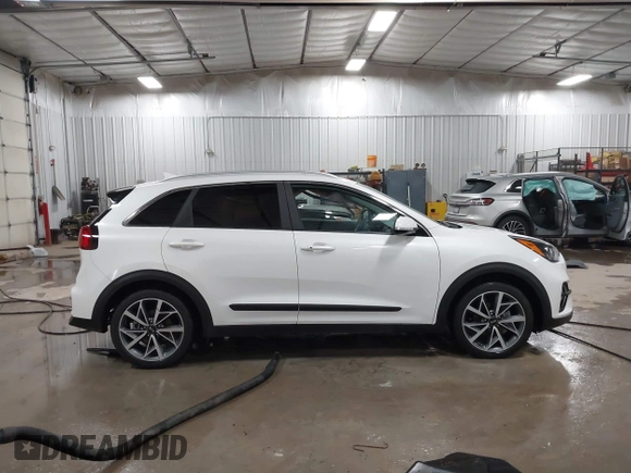 2021 Kia Niro Touring with VIN KNDCC3LC3M5463514, listed as a IAAI auction lot 41564596 with 29,063 mi miles. Bid and sale history available at carsss.com. Image 13.