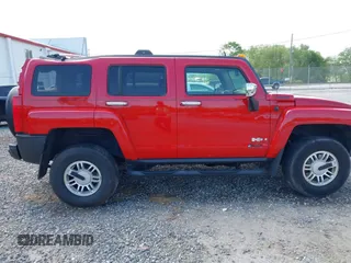 2006 Hummer H3 z VIN 5GTDN136868116302, wystawiony jako IAAI lot #42128659 z przebiegiem 85 659 mil mil oraz . Historia ofert i sprzedaży dostępna na DreamBid. Obrazek 13.