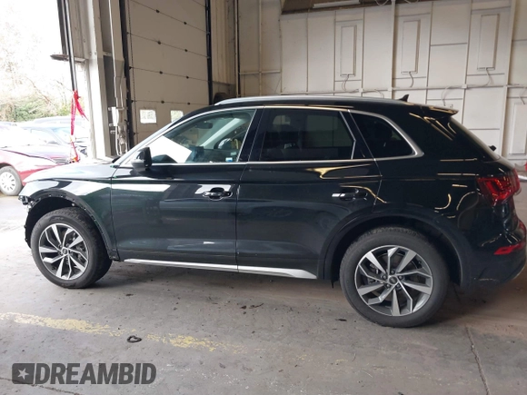 2021 Audi Q5 Premium with VIN WA1AAAFY4M2055723, listed as a IAAI auction lot 41563115 with 40,564 mi miles. Bid and sale history available at carsss.com. Image 15.