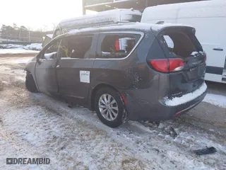 2018 Chrysler Pacifica Touring L with VIN 2C4RC1BG4JR357333, listed as a IAAI auction lot 41387589 with 69,365 mi miles. Bid and sale history available at carsss.com. Image 3.