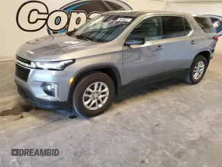 2023 Chevrolet Traverse LS z VIN 1GNERFKW2PJ235009, wystawiony jako Copart lot #57521045 z przebiegiem 19 680 mil mil oraz Czysty tytuł • Clean title. Historia ofert i sprzedaży dostępna na DreamBid. Obrazek 1.