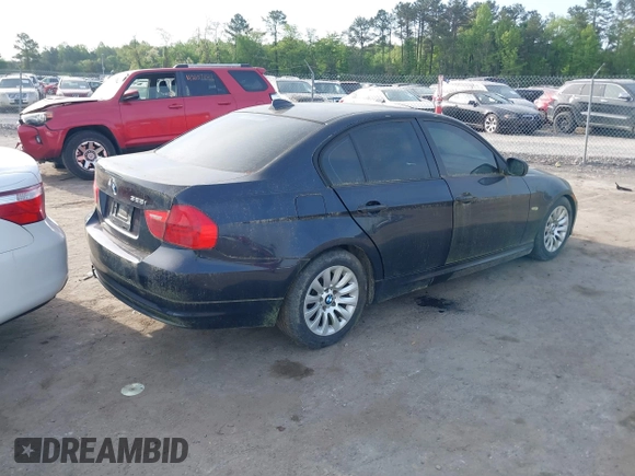 2009 BMW 3 Series 328i z VIN WBAPH73559E128562, wystawiony jako IAAI lot #42129719 z przebiegiem 172 682 mil mil oraz . Historia ofert i sprzedaży dostępna na DreamBid. Obrazek 4.