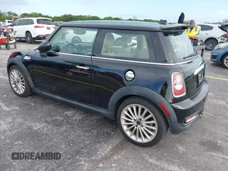 2012 MINI Hardtop S z VIN WMWSV3C52CT387024, wystawiony jako IAAI lot #42754819 z przebiegiem 54 853 mil mil oraz . Historia ofert i sprzedaży dostępna na DreamBid. Obrazek 3.