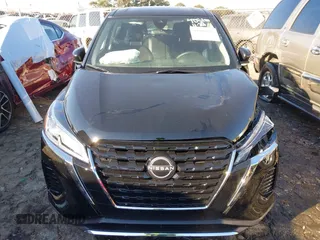 2024 Nissan Kicks S with VIN 3N1CP5BV6RL584051, listed as a IAAI auction lot 40996927 with 802 mi miles. Bid and sale history available at carsss.com. Image 12.