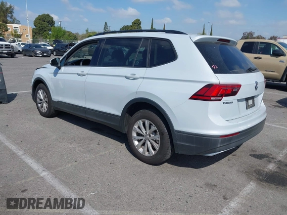 2019 Volkswagen Tiguan S z VIN 3VV1B7AX0KM062437, wystawiony jako IAAI lot #41906720 z przebiegiem 45 157 mil mil oraz . Historia ofert i sprzedaży dostępna na DreamBid. Obrazek 3.