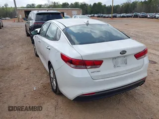 2017 Kia Optima LX z VIN 5XXGT4L39HG133028, wystawiony jako IAAI lot #41957226 z przebiegiem 92 366 mil mil oraz . Historia ofert i sprzedaży dostępna na DreamBid. Obrazek 3.