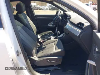 2021 Audi Q3 S line Premium z VIN WA1DECF32M1054786, wystawiony jako IAAI lot #42065278 z przebiegiem 47 615 mil mil oraz . Historia ofert i sprzedaży dostępna na DreamBid. Obrazek 5.