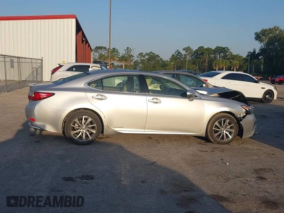 2016 Lexus ES 300h z VIN JTHBW1GG7G2115384, wystawiony jako IAAI lot #42103591 z przebiegiem 86 598 mil mil oraz . Historia ofert i sprzedaży dostępna na DreamBid. Obrazek 13.