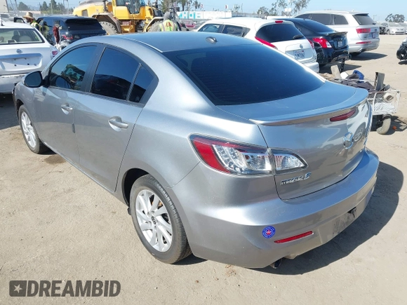 2013 Mazda 3 i Grand Touring z VIN JM1BL1WP0D1736124, wystawiony jako IAAI lot #42271018 z przebiegiem 124 478 mil mil oraz . Historia ofert i sprzedaży dostępna na DreamBid. Obrazek 3.