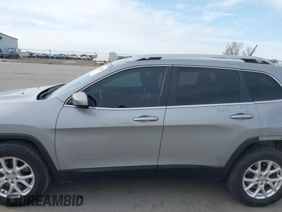 2014 Jeep Cherokee Latitude z VIN 1C4PJMCS8EW230213, wystawiony jako IAAI lot #42011183 z przebiegiem 133 299 mil mil oraz . Historia ofert i sprzedaży dostępna na DreamBid. Obrazek 15.