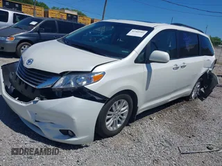 2015 Toyota Sienna XLE с VIN 5TDYK3DC6FS652923, выставлен на аукционе IAAI как лот 42309984 с пробегом 111 737 миль миль и . История ставок и продаж доступна на DreamBid. Изображение 2.