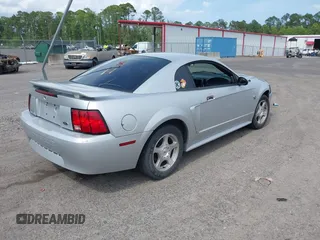 2004 Ford Mustang Standard z VIN 1FAFP40494F117830, wystawiony jako IAAI lot #42212706 z przebiegiem 160 172 mil mil oraz . Historia ofert i sprzedaży dostępna na DreamBid. Obrazek 4.