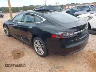 2014 Tesla Model S 60 z VIN 5YJSA1H10EFP34137, wystawiony jako IAAI lot #42311565 z przebiegiem Nie podano mil oraz . Historia ofert i sprzedaży dostępna na DreamBid. Obrazek 3.