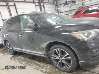 2017 Nissan Pathfinder SV z VIN 5N1DR2MMXHC636690, wystawiony jako IAAI lot #41424828 z przebiegiem 114 994 mil mil oraz . Historia ofert i sprzedaży dostępna na DreamBid. Obrazek 6.