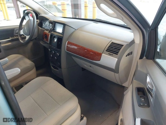 2008 Chrysler Town & Country Touring with VIN 2A8HR54P78R636521, listed as a IAAI auction lot 41985436 with 144,444 mi miles. Bid and sale history available at carsss.com. Image 5.