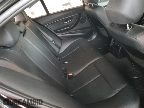 2018 BMW 3 Series 320i with VIN WBA8E1G52JNU93516, listed as a Copart auction lot 59403075 with 86,269 mi miles and Non repairable. Bid and sale history available at DreamBid. Image 10.