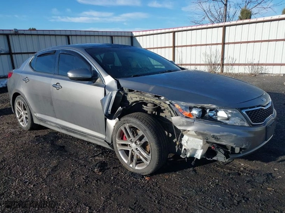 2013 Kia Optima SX w/Limited Pkg with VIN 5XXGR4A67DG191290, listed as a IAAI auction lot 41864684 with 136,525 mi miles. Bid and sale history available at carsss.com. Image 1.