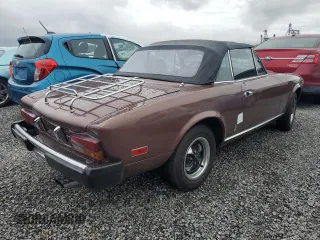 1979 FIAT 124 Spider z VIN 124CS20146682, wystawiony jako Copart lot #73923954 z przebiegiem 83 258 mil mil oraz Szkoda całkowita • Salvage title. Historia ofert i sprzedaży dostępna na DreamBid. Obrazek 3.