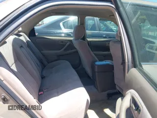 1999 Toyota Camry LE z VIN JT2BG22KXX0317947, wystawiony jako IAAI lot #42352594 z przebiegiem 192 160 mil mil oraz . Historia ofert i sprzedaży dostępna na DreamBid. Obrazek 8.