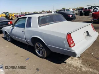 1981 Chevrolet Monte Carlo z VIN 1G1AZ37J9BK431804, wystawiony jako Copart lot #76023804 z przebiegiem 68 941 mil mil oraz Tytuł czysty. Historia ofert i sprzedaży dostępna na DreamBid. Obrazek 2.