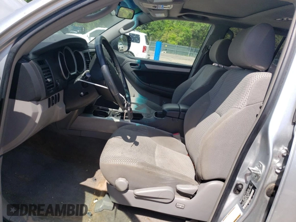 2006 Toyota 4Runner SR5 z VIN JTEBU14R560082176, wystawiony jako Copart lot #56339665 z przebiegiem 235 666 mil mil oraz Szkoda całkowita • Salvage title. Historia ofert i sprzedaży dostępna na DreamBid. Obrazek 7.