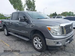 2017 Nissan Titan SL z VIN 1N6BA1F2XHN517628, wystawiony jako IAAI lot #42391183 z przebiegiem 38 772 mil mil oraz . Historia ofert i sprzedaży dostępna na DreamBid. Obrazek 1.