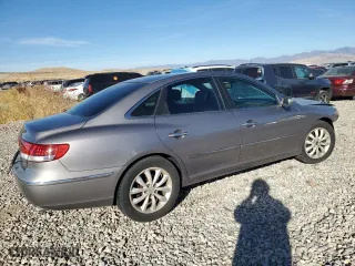 2007 Hyundai Azera SE with VIN KMHFC46F37A173080, listed as a Copart auction lot 77492564 with 185,542 mi miles and Salvage Title. Bid and sale history available at carsss.com. Image 3.