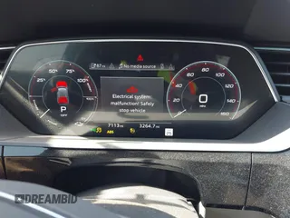 2024 Audi Q8 e-tron Prestige z VIN WA16ABGE6RB005963, wystawiony jako IAAI lot #42067970 z przebiegiem 7 113 mil mil oraz . Historia ofert i sprzedaży dostępna na DreamBid. Obrazek 7.