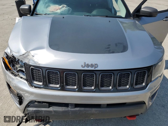 2019 Jeep Compass Trailhawk z VIN 3C4NJDDB2KT667874, wystawiony jako Copart lot #60784475 z przebiegiem 82 426 mil mil oraz Szkoda całkowita • Salvage title. Historia ofert i sprzedaży dostępna na DreamBid. Obrazek 12.