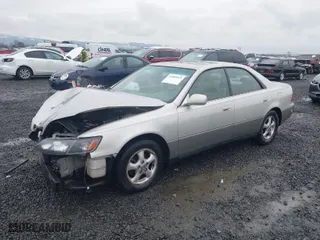1998 Lexus ES 300 Luxury Sport Sdn with VIN JT8BF28G5W5050567, listed as a IAAI auction lot 41480455 with NaN miles. Bid and sale history available at carsss.com. Image 2.