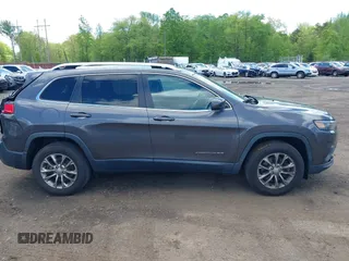 2019 Jeep Cherokee Latitude Plus с VIN 1C4PJMLB6KD355718, выставлен на аукционе IAAI как лот 42209813 с пробегом 101 773 миль миль и . История ставок и продаж доступна на DreamBid. Изображение 13.