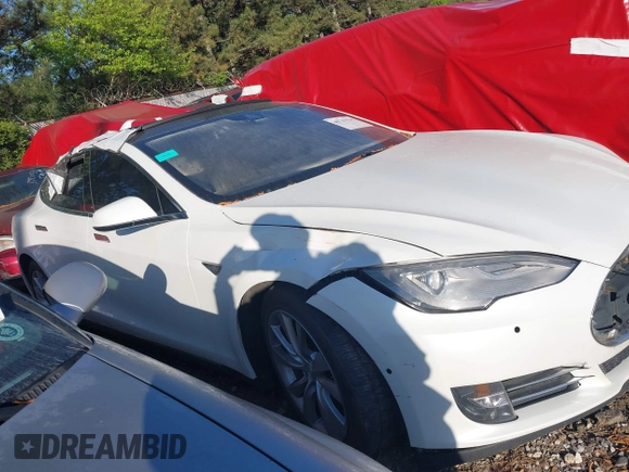 2016 Tesla Model S 90D with VIN 5YJSA1E21GF128460, listed as a IAAI auction lot 40733920 with 89,846 mi miles and . Bid and sale history available at DreamBid. Image 12.