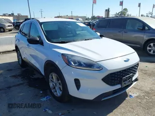 2021 Ford Escape SE z VIN 1FMCU0G60MUA42593, wystawiony jako IAAI lot #42350797 z przebiegiem 135 609 mil mil oraz . Historia ofert i sprzedaży dostępna na DreamBid. Obrazek 1.