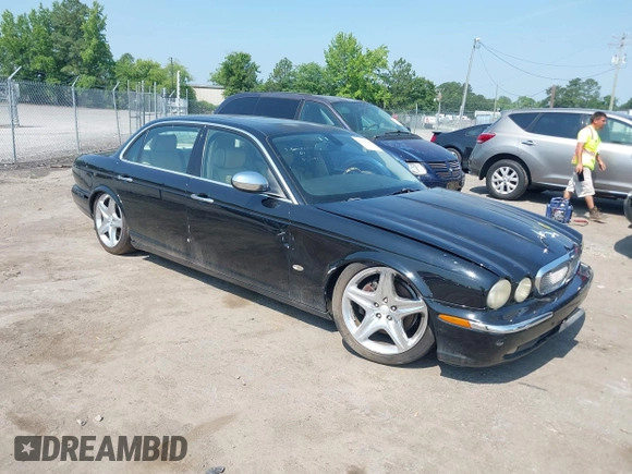 2007 Jaguar XJ Vanden Plas z VIN SAJWA82B87SH13560, wystawiony jako IAAI lot #42502145 z przebiegiem 211 075 mil mil oraz . Historia ofert i sprzedaży dostępna na DreamBid. Obrazek 1.
