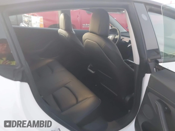 2021 Tesla Model 3 Standard Range Plus z VIN 5YJ3E1EA3MF043860, wystawiony jako IAAI lot #41214748 z przebiegiem 32 753 mil mil oraz . Historia ofert i sprzedaży dostępna na DreamBid. Obrazek 8.