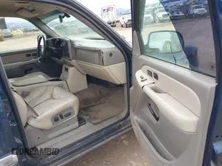 2000 GMC Yukon XL SLT with VIN 3GKFK16T0YG132022, listed as a IAAI auction lot 41735302 with 280,969 mi miles. Bid and sale history available at carsss.com. Image 5.