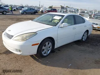 2005 Lexus ES 330 with VIN JTHBA30G555134385, listed as a IAAI auction lot 41573328 with 281,998 mi miles. Bid and sale history available at carsss.com. Image 2.