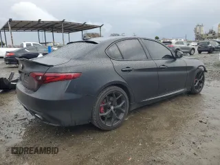 2019 Alfa Romeo Giulia z VIN ZARFAMAN4K7606393, wystawiony jako Copart lot #48740285 z przebiegiem 42 152 mil mil oraz Szkody całkowita. Historia ofert i sprzedaży dostępna na DreamBid. Obrazek 3.
