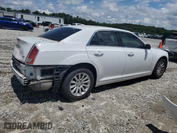 2014 Chrysler 300 z VIN 2C3CCAAG9EH239902, wystawiony jako Copart lot #56529875 z przebiegiem 118 752 mil mil oraz Szkody całkowita. Historia ofert i sprzedaży dostępna na DreamBid. Obrazek 3.